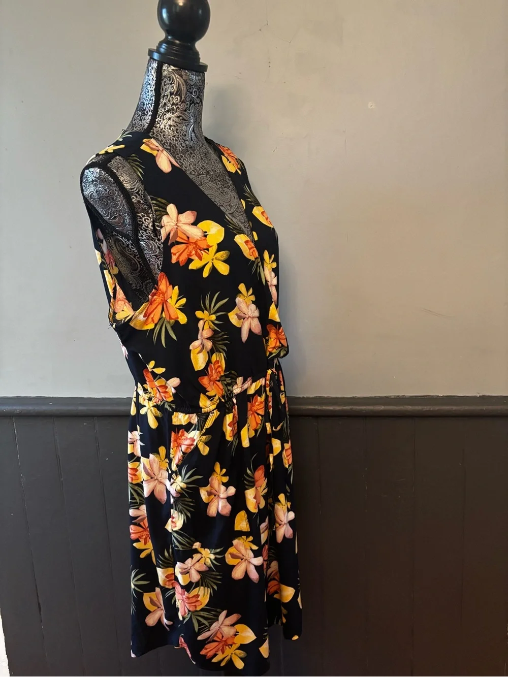 Time and Tru Navy Floral Sleeveless Dress with Pockets Coral and Yellow Blooms - Picture 4 of 5